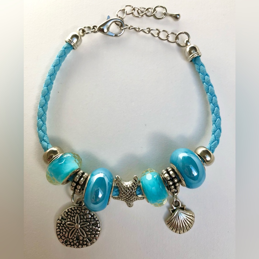 🏖️ NEW Beachy Blue Beaded Shell Charm Bracelet